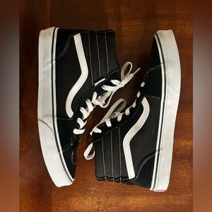 Vans Sneakers Women / Youth size 6 light use Black and white